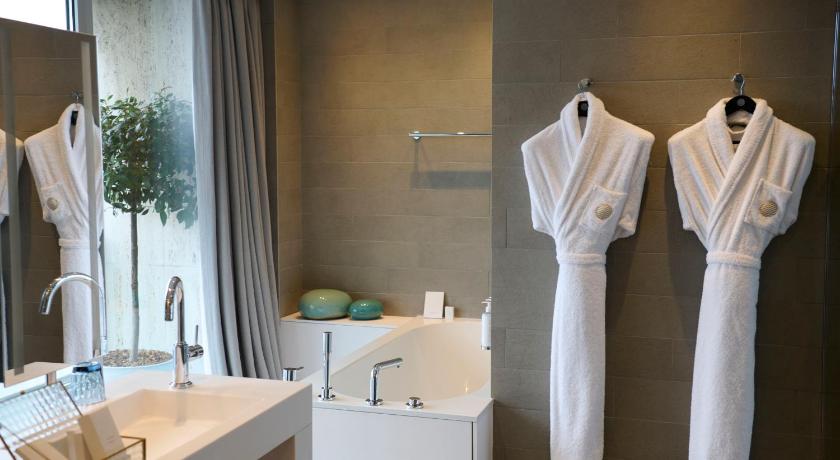 Image of PENTHOUSE EIFFEL with One King Bed and View - Top floor 2