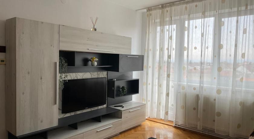 Inchiriez apartament central cu 2 camere et 4