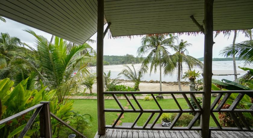 Image of Beachfront Villa 17