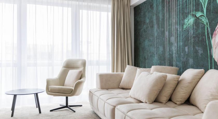 Image of Executive Suite 10