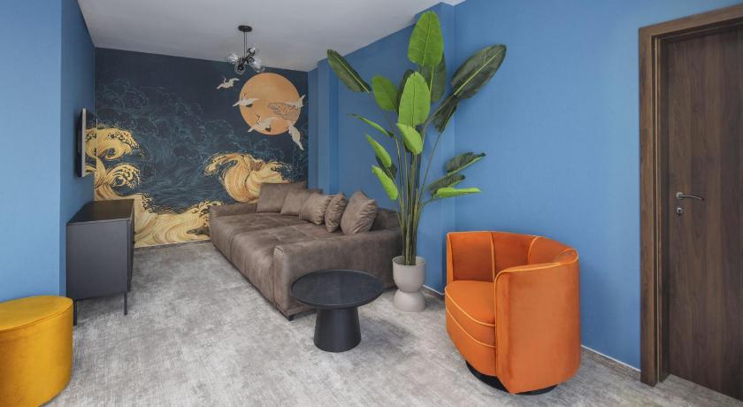 Image of Executive Suite 12