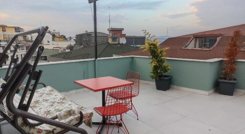 Hodegon Suite Hotel - image 11