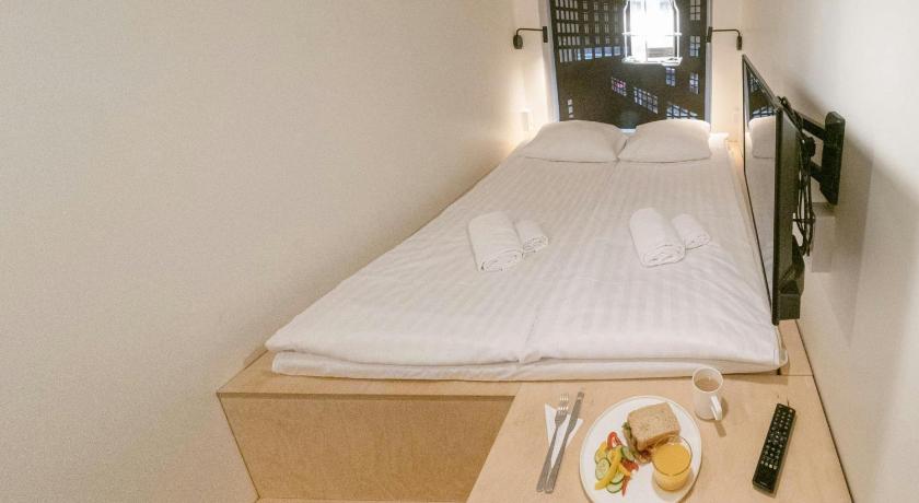 Image of Small Double Room with shared bathroom 5