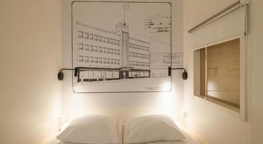 Image of Small Double Room with Shared Bathroom- No Window 0