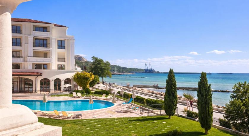 Two Bedrooms Apartment Four Seasons - FREE PARKING - Complex Carpe Diem