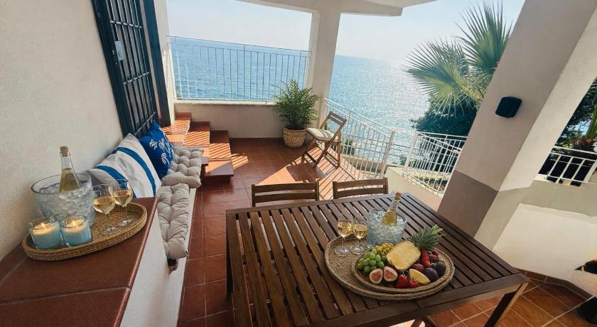 Elegante vista mare con posto auto privato