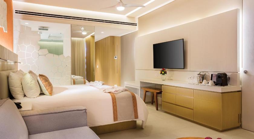 Image of Family Suite Deluxe Golf & Ocean View 3