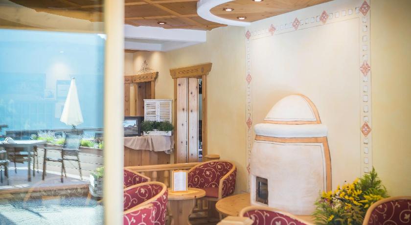 Almhotel Lenz photo
