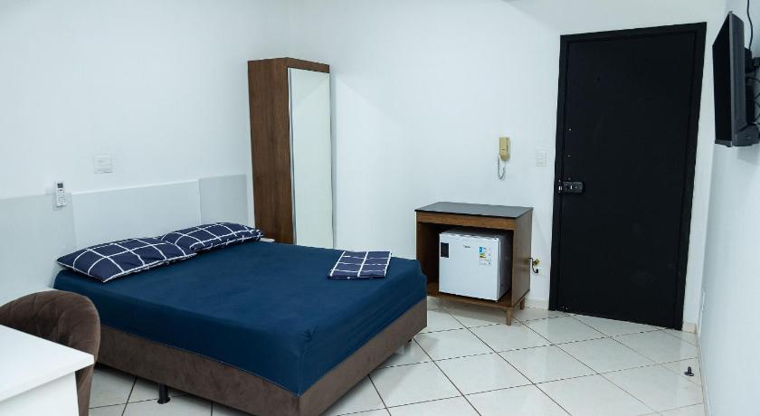 Loft Completo com Smart TV e Frigobar Compacto 08