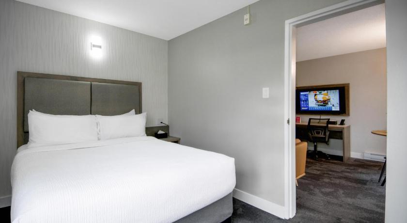 Image of 1 Queen Bed, Nonsmoking, Upgrade 5