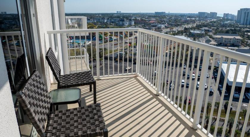Image of Three-Bedroom Apartment 17