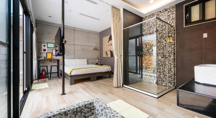 Image of Deluxe Double Room with Bath 0