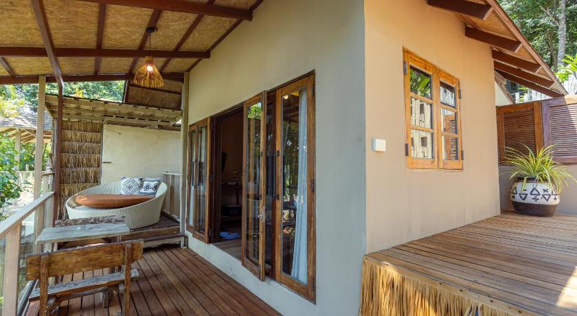Image of Superior Seaview 10