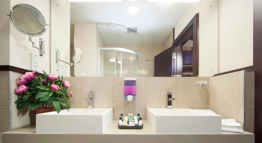 Image of Queen Room - Disability Access 0