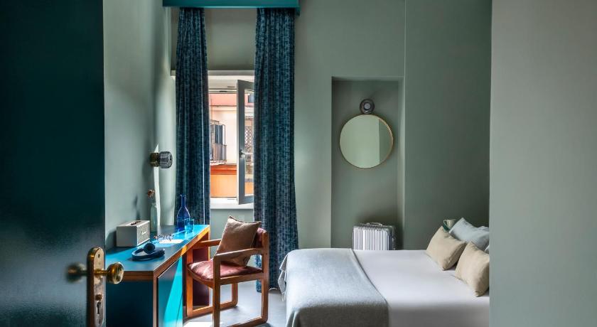 Image of Small Double Room - Non-Smoking 1
