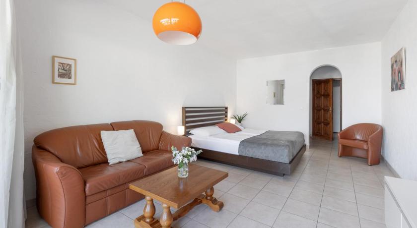 Image of Junior Suite with Lake View 5