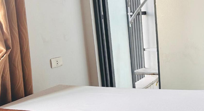 Image of Deluxe Double Room with Balcony and Sea View 9