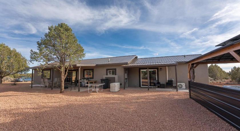 ブライス (UT) Family Vacation home with hot tub near hiking & ATV trails 3つ星 宿泊施設 レストラン