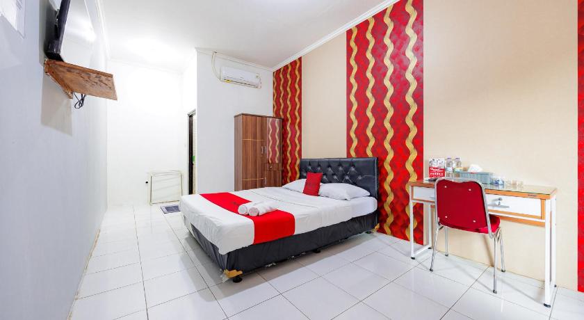 RedDoorz Syariah Plus near Jatiwarna Toll Gate - image 26