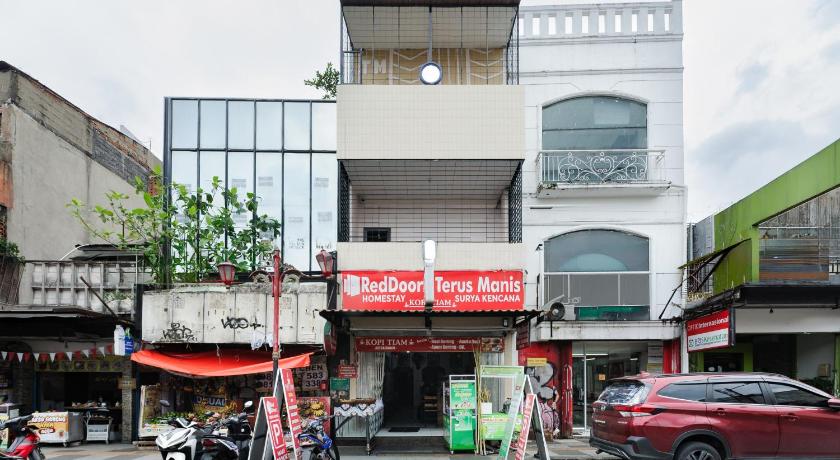 RedDoorz @ Terus Manis Suryakencana - image 6