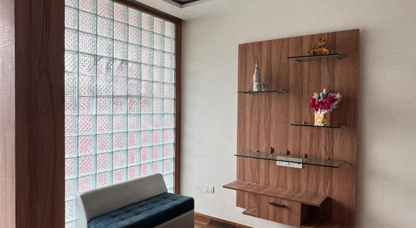 Light-Filled Glasshouse Apartment in Nepalgunj — photo 3
