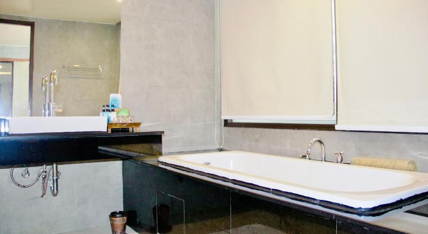 Image of Beach Front Chalet 14