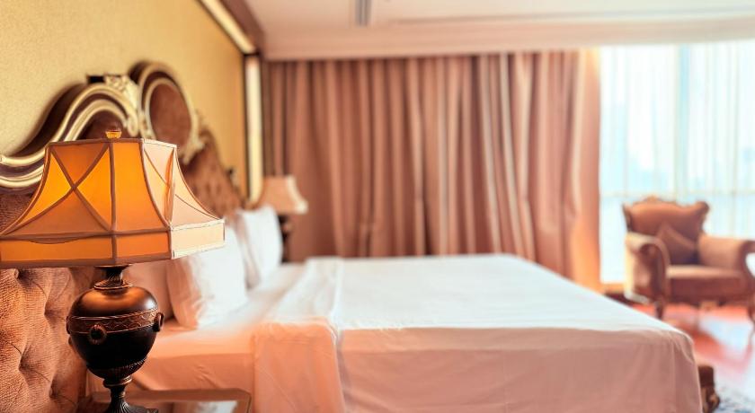 Image of Ambassador Suite Non Smoking 14