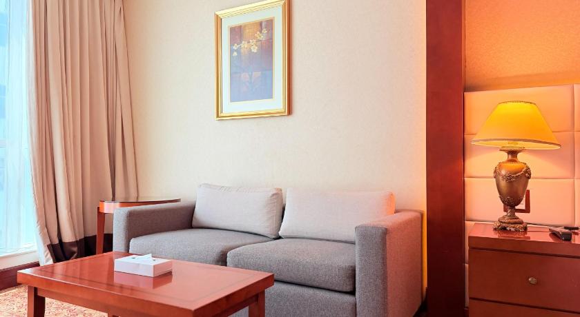 Image of Deluxe King Room 14