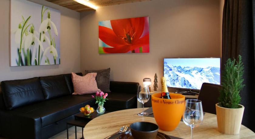 Image of One-Bedroom Apartment with Terrace 5