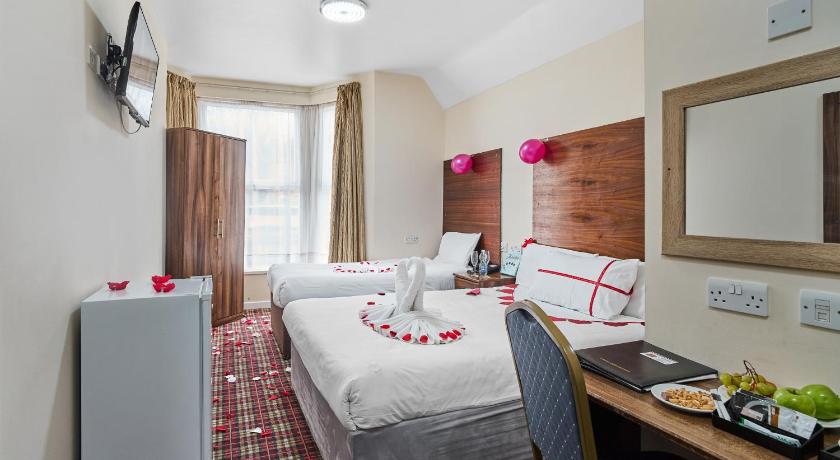 Image of Superior Triple Room 0