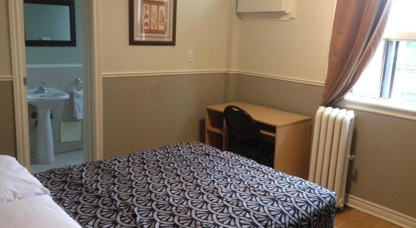 รูปของBasic Room with Double Bed and Private Bathroom 0