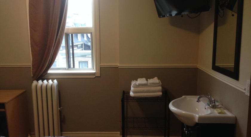 รูปของBasic Room with Double Bed and Private Bathroom 5