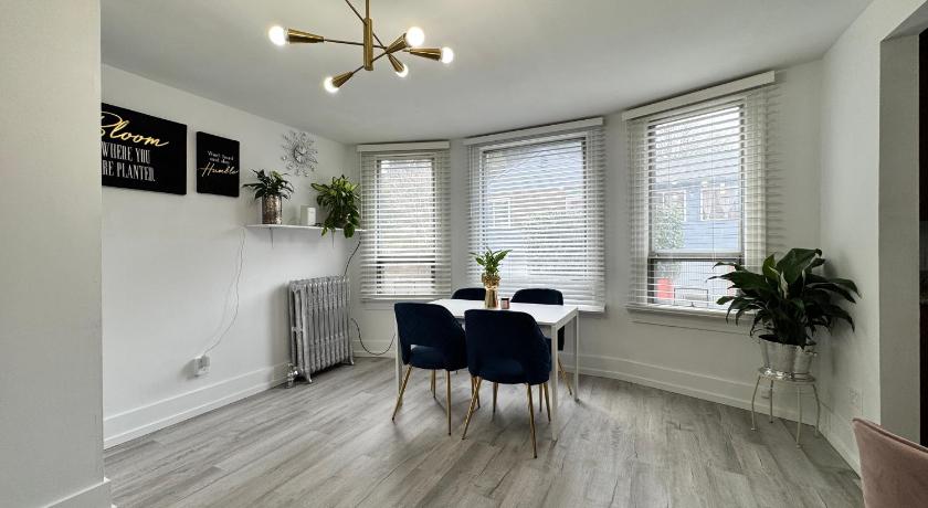 シアトル Seattle 2nd Floor House with 2 Queen Bedrooms and Extra Sofa Bed Located 10 minutes from SeaTac Airp 5つ星 宿泊施設 スイート