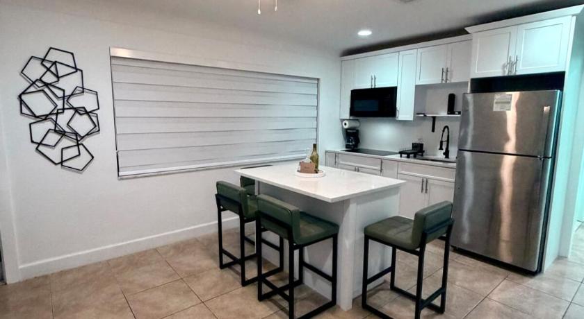 아틀란티스 2 bed Lake Studio in Lantana 3 MI to Beach NO FEES 2성급 숙소 로비