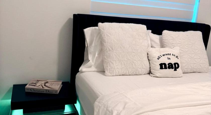 아틀란티스 2 bed Lake Studio in Lantana 3 MI to Beach NO FEES 2성급 숙소 로비