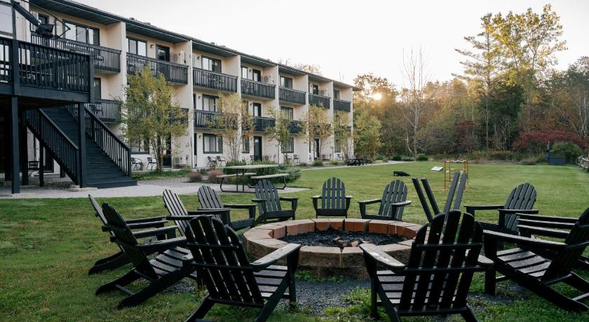 Hunter Hunter Lodge, a Bluebird by Lark 3-Star Accommodation pool