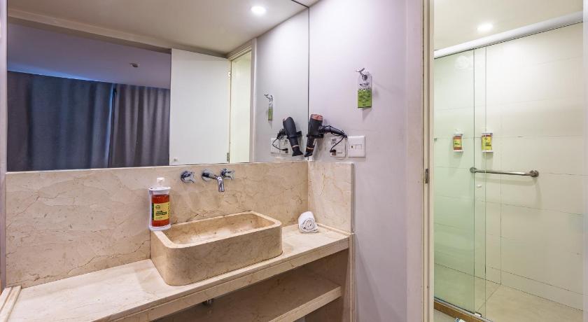 Image of Habitación Doble Deluxe con balcón (Deluxe Double Room with Balcony) 12