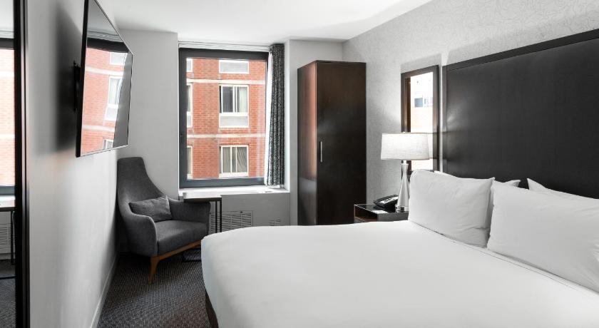 Image of 1 Queen Bed 3