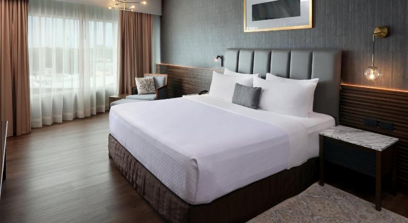 Image of King Bed Single Luxury Non-Smoking 0