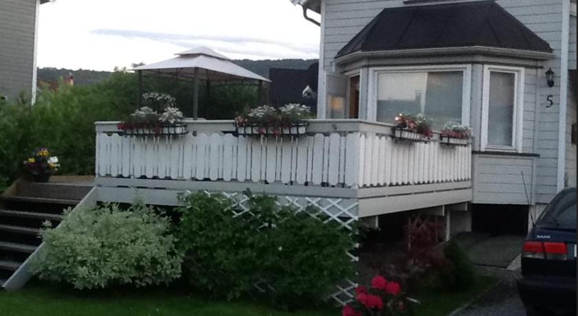 Koselig hus ved Elveparken, Drammen plus egen campingvogn pa Homannsberget