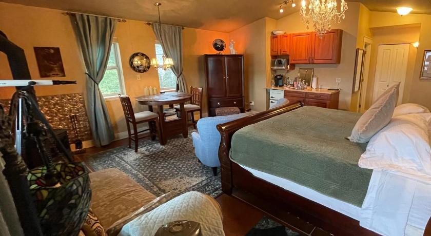 Image of King Suite 8