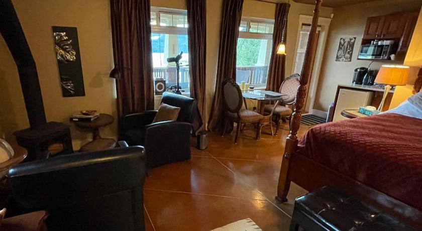 Image of Deluxe King Room 6