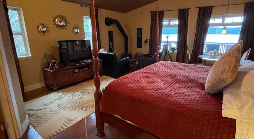 Image of Deluxe King Room 9