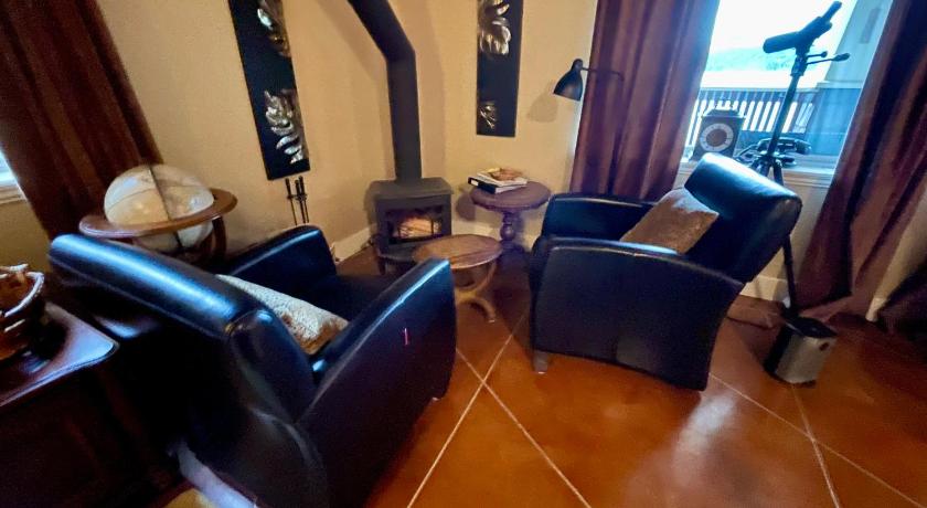 Image of Deluxe King Room 11