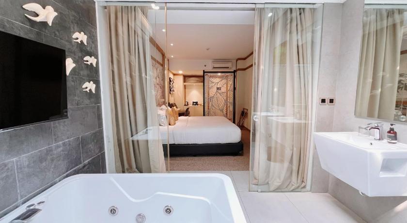 Image of Suite Jacuzzi Room 5