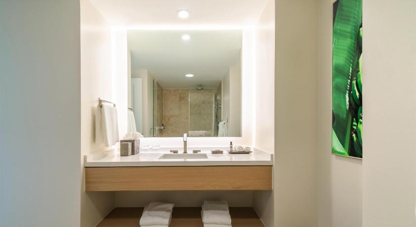 Kuva huoneesta 1 King Resort View Cayena Suite With Balcony High Floor 2