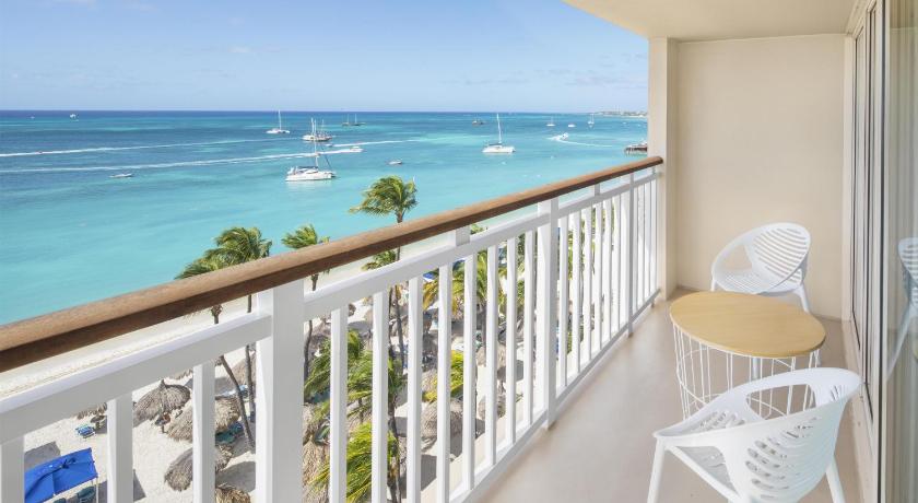 Kuva huoneesta Deluxe Sunset King Studio with Balcony and Partial Oceanfront 1