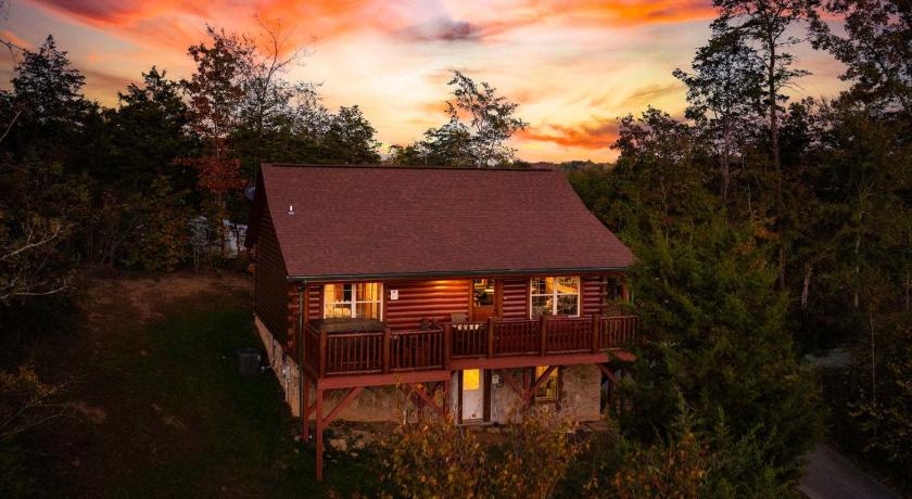 Sevierville Stunning 4BR Cabin Bluff Mtn Views Sevierville 4-Star Accommodation restaurant