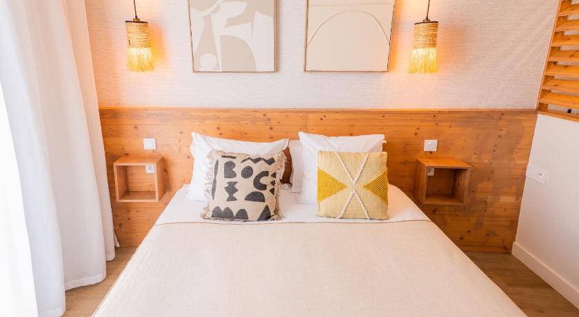 Image de Chambre Double ou Lits Jumeaux - Vue Latérale sur Mer (Double or Twin Room with Side Sea View) 4