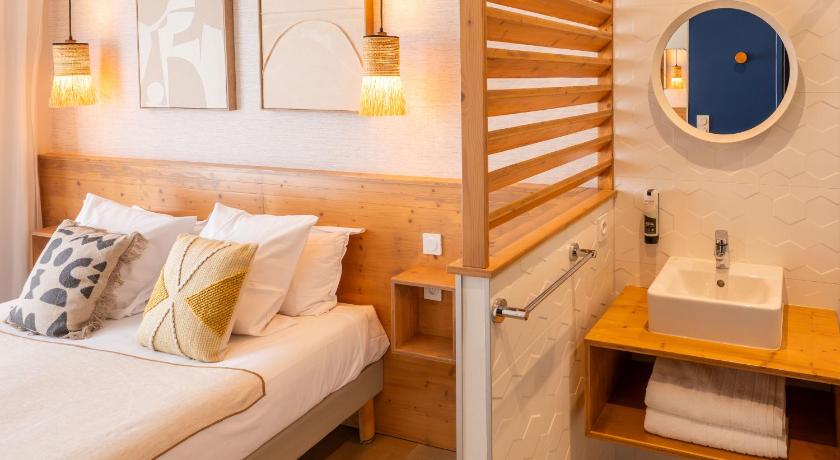 Image de Chambre Double ou Lits Jumeaux - Vue Latérale sur Mer (Double or Twin Room with Side Sea View) 5